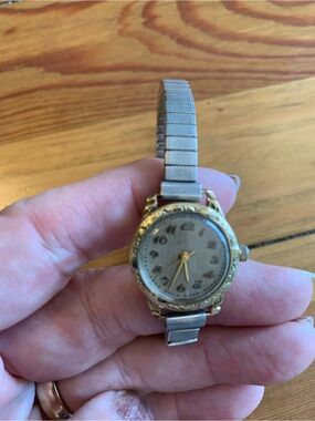 Vintage Wittnauer Classic Two-Tone Ladies Wrist Watch - Gold and Silver